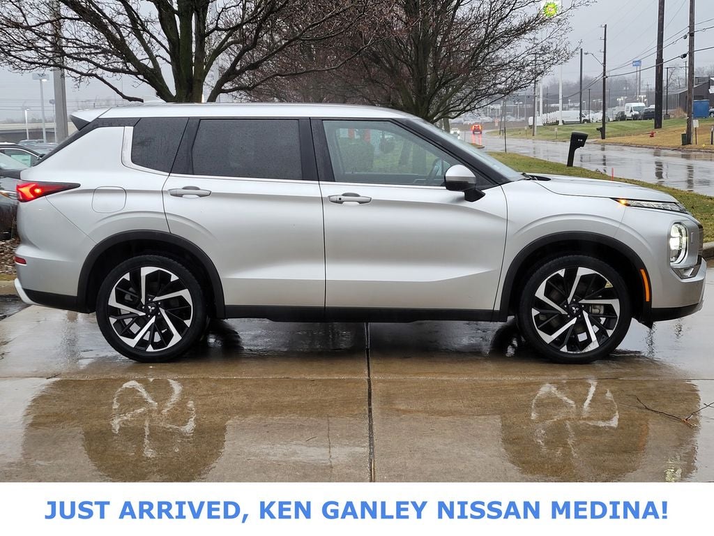 2024 Mitsubishi Outlander SE