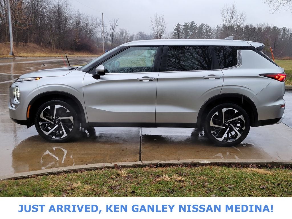2024 Mitsubishi Outlander SE