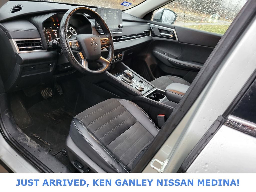 2024 Mitsubishi Outlander SE