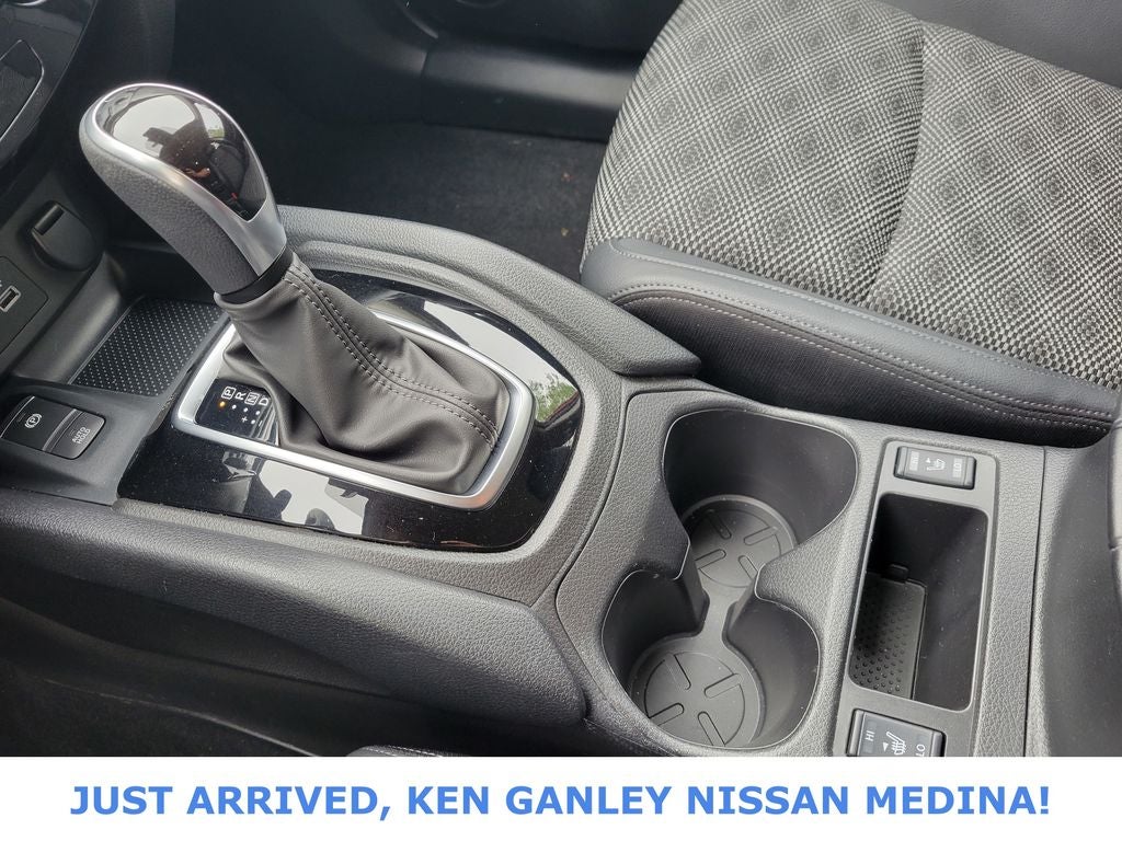2022 Nissan Rogue Sport SV