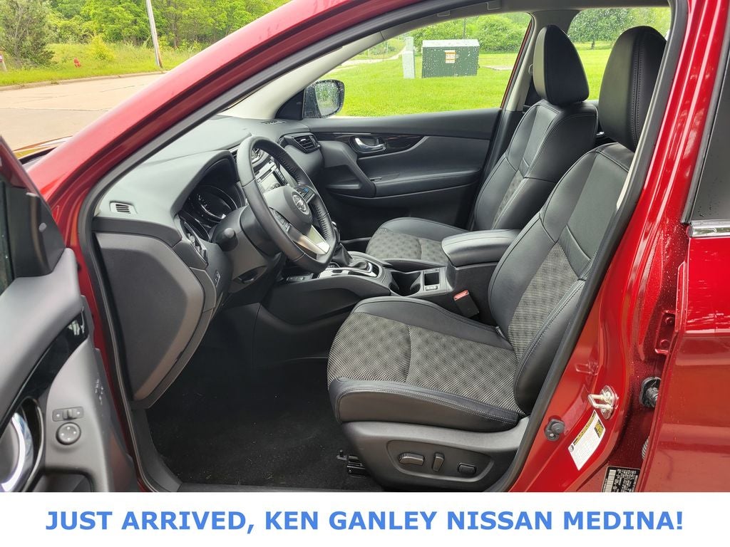 2022 Nissan Rogue Sport SV