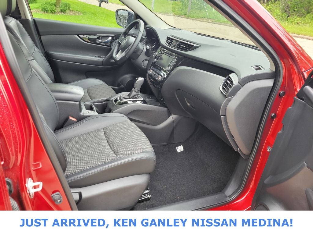 2022 Nissan Rogue Sport SV