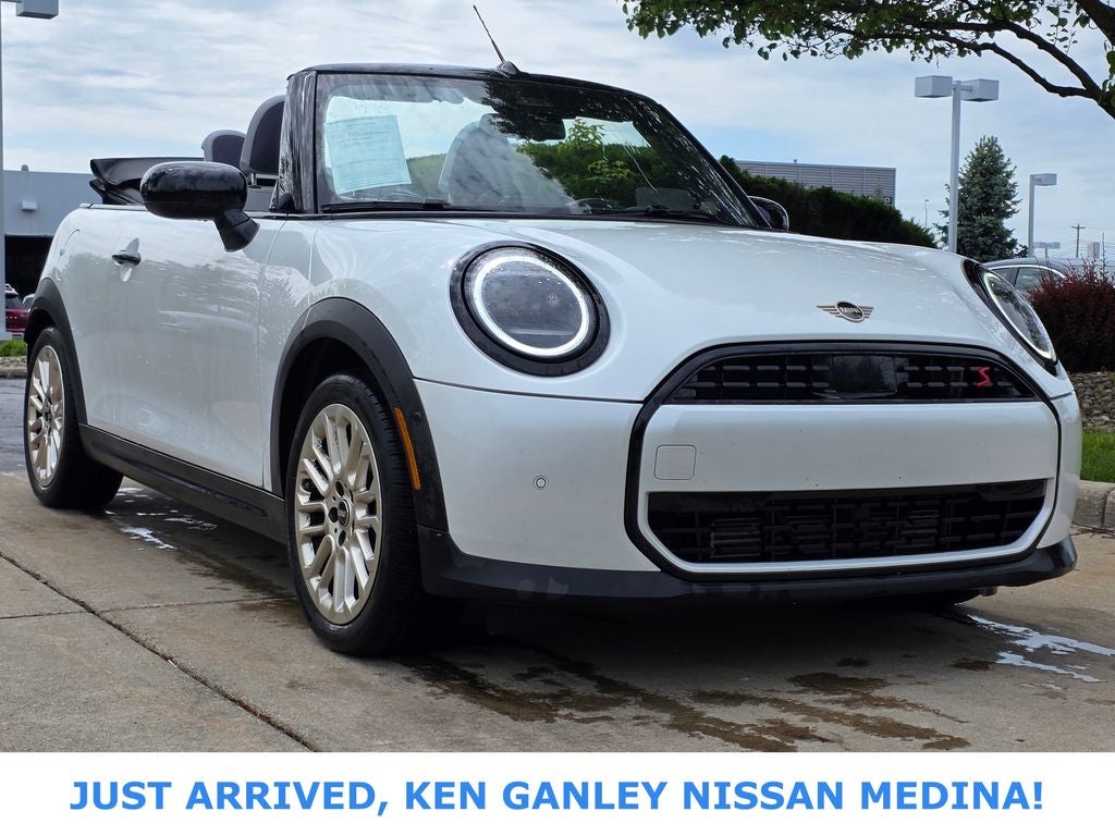 2025 MINI Convertible Cooper S Signature's photo
