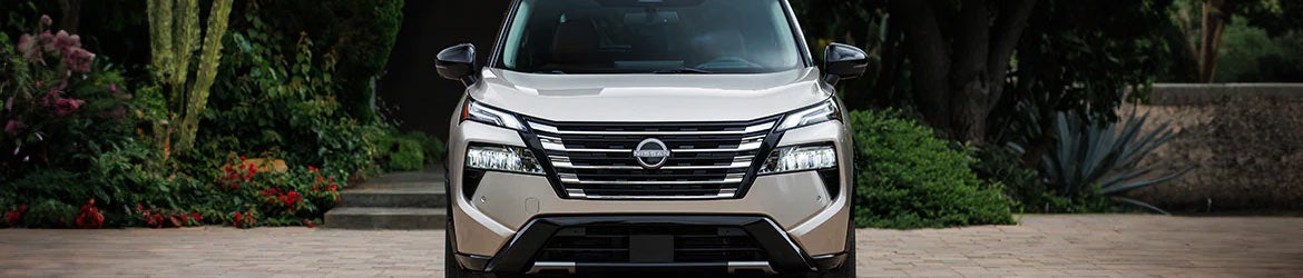 The grille of the 2024 Nissan Rogue in Medina, OH