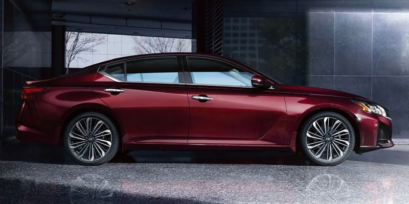 A side view of the 2025 Nissan Altima in Medina, OH