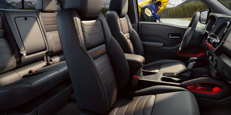 The interior of the 2025 Nissan Frontier in Medina, OH