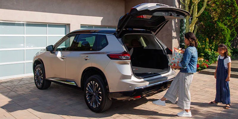 A touchless lift gate available on the 2025 Nissan Rogue in Medina, OH